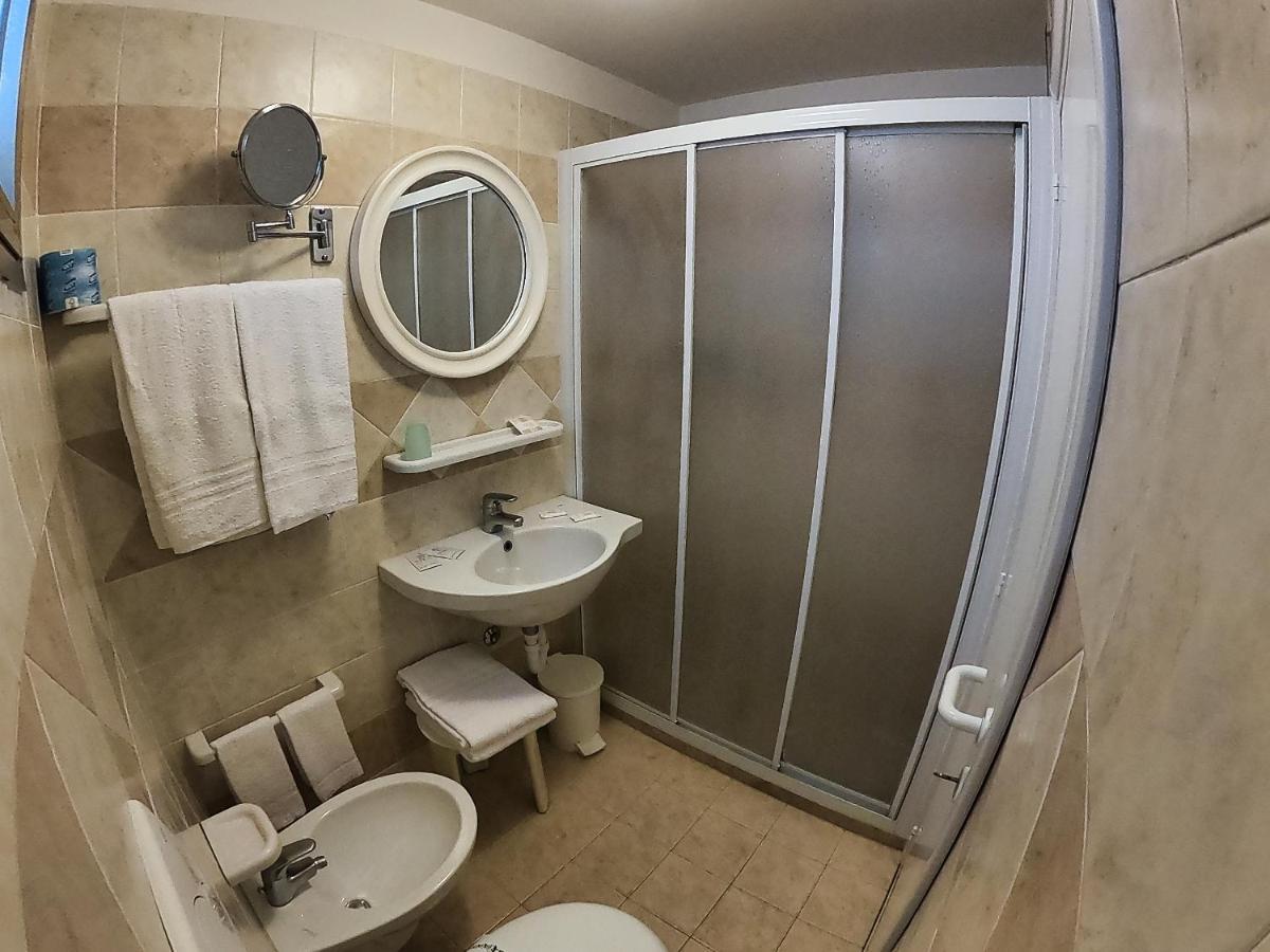 Hotel Record Риччоне Экстерьер фото
