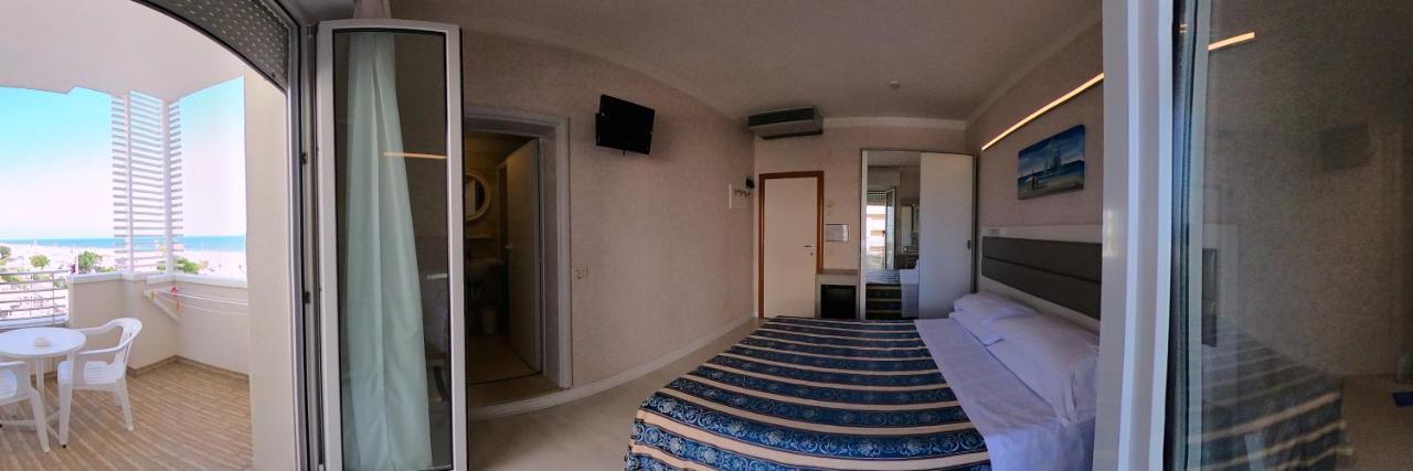 Hotel Record Риччоне Экстерьер фото